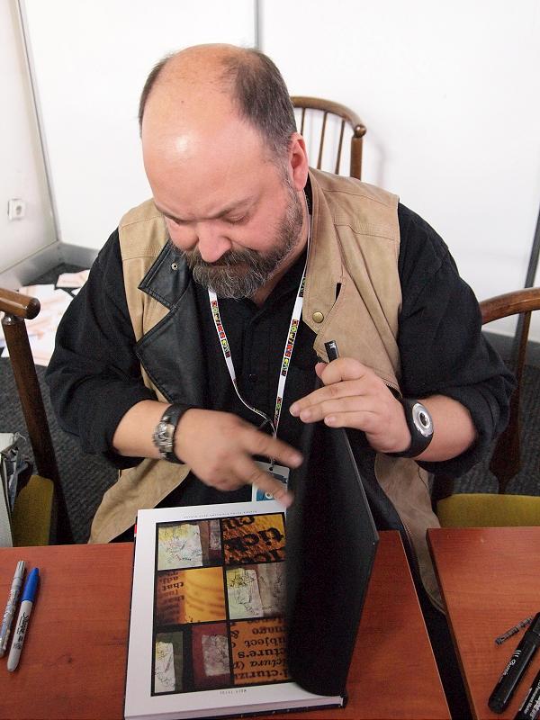 Dave McKean signing